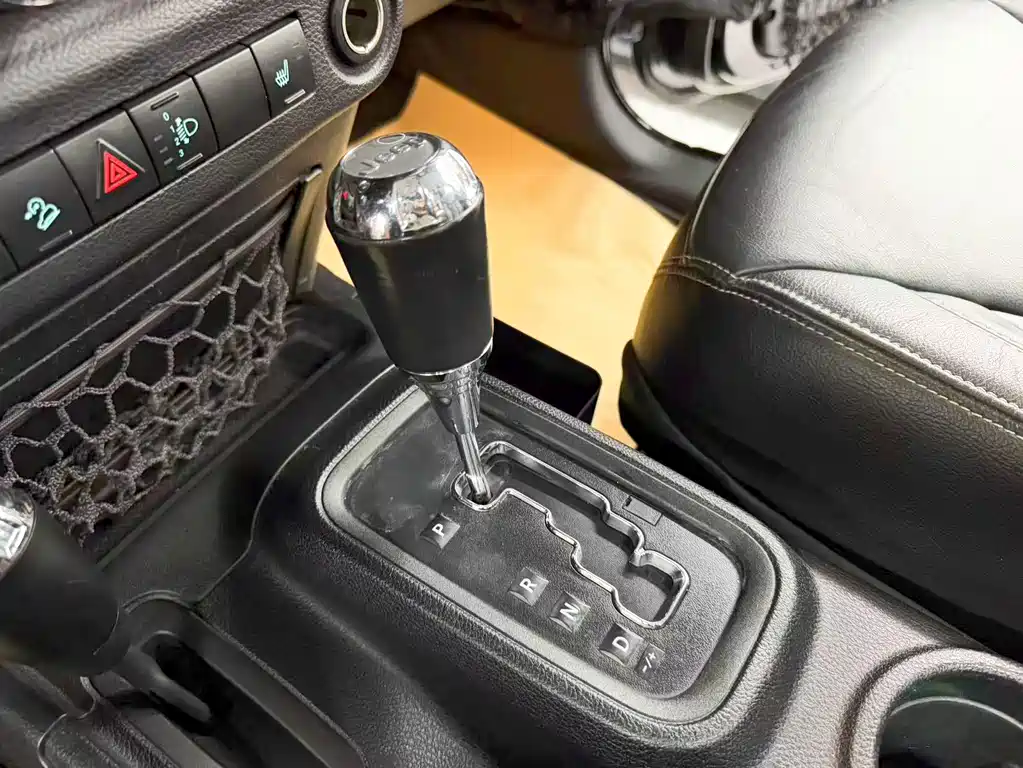 Jeep Wrangler 2017 — фото 13