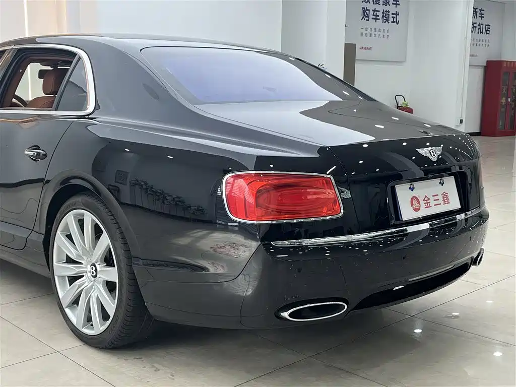 Bentley Flying Spur 2016 — фото 30