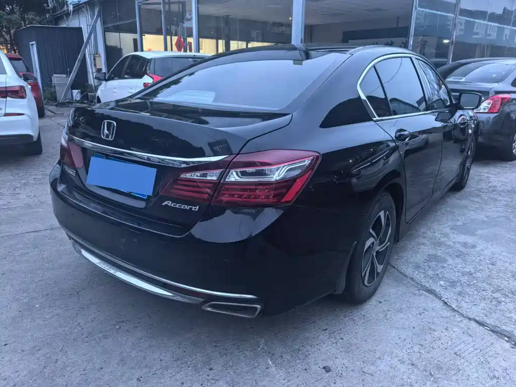 Honda Accord 2017 — фото 8