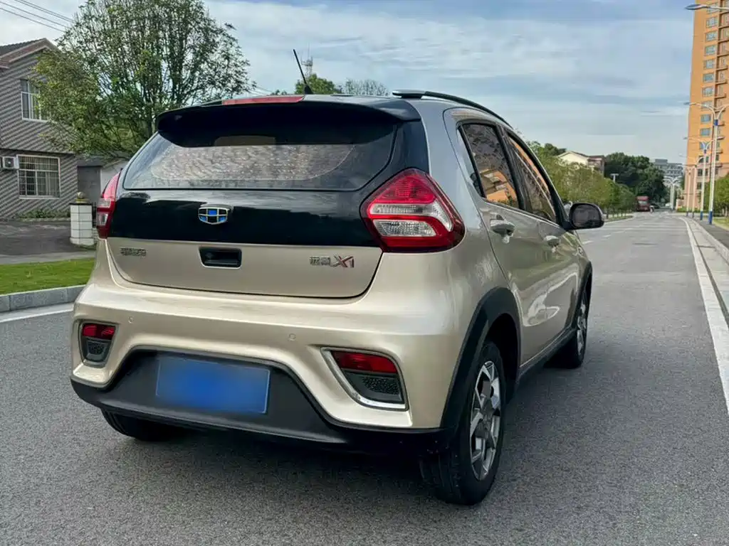 Geely Vision X1 2018 — фото 13