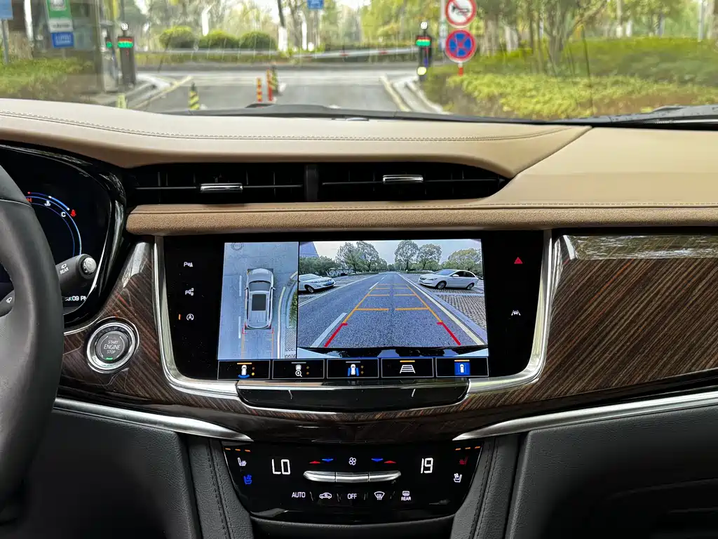 Cadillac XT6 2025 — фото 10