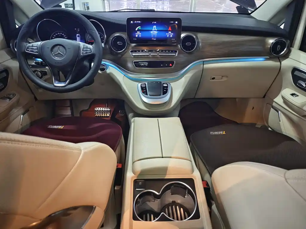 Mercedes-Benz V-Class 2021 — фото 16