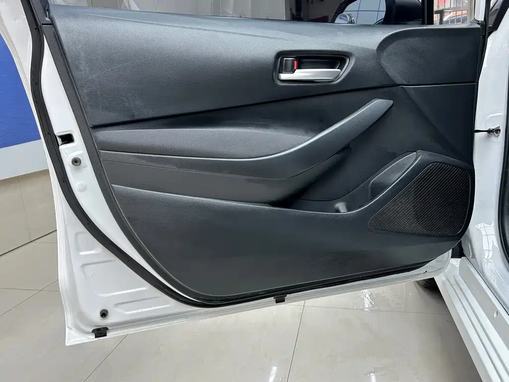 Toyota Corolla 2023 — фото 24