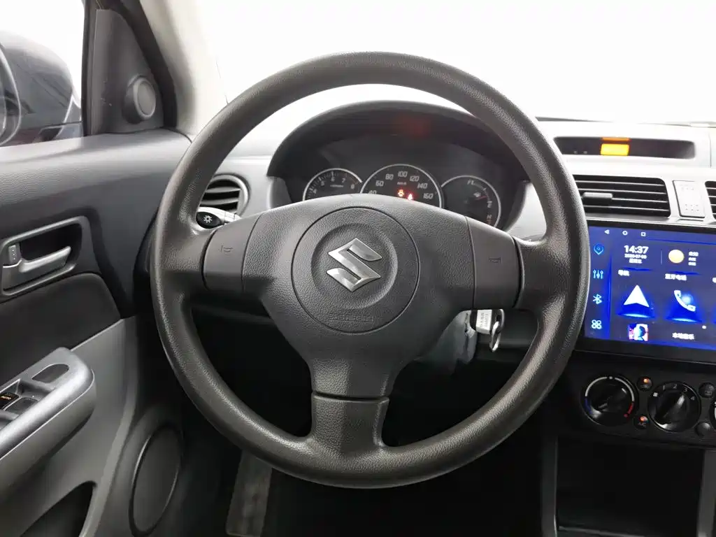 Suzuki Swift 2014 — фото 11