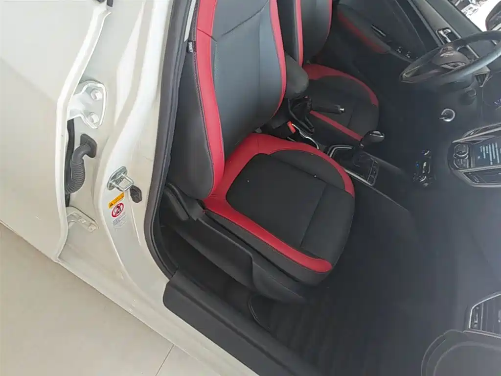 Changan Eado XT 2018 — фото 25
