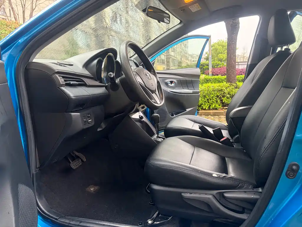 Toyota Yaris L 2016 — фото 13