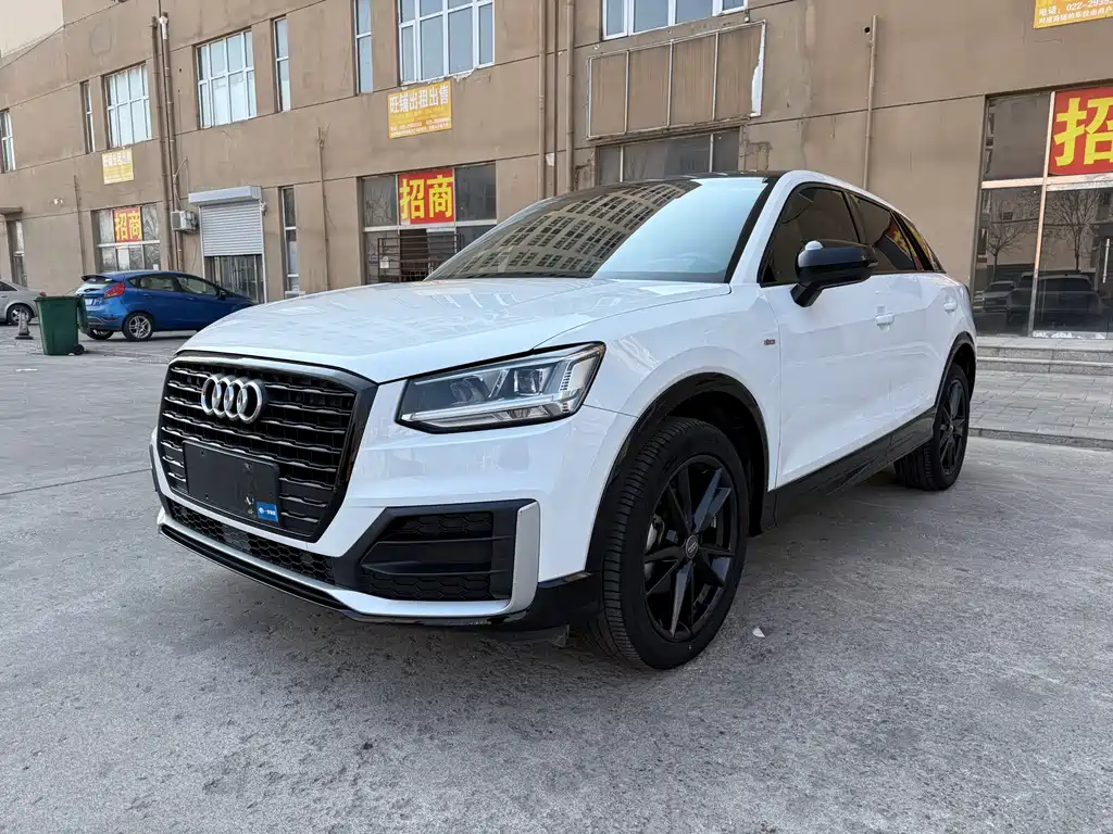 Audi Q2L 2020 — фото 1