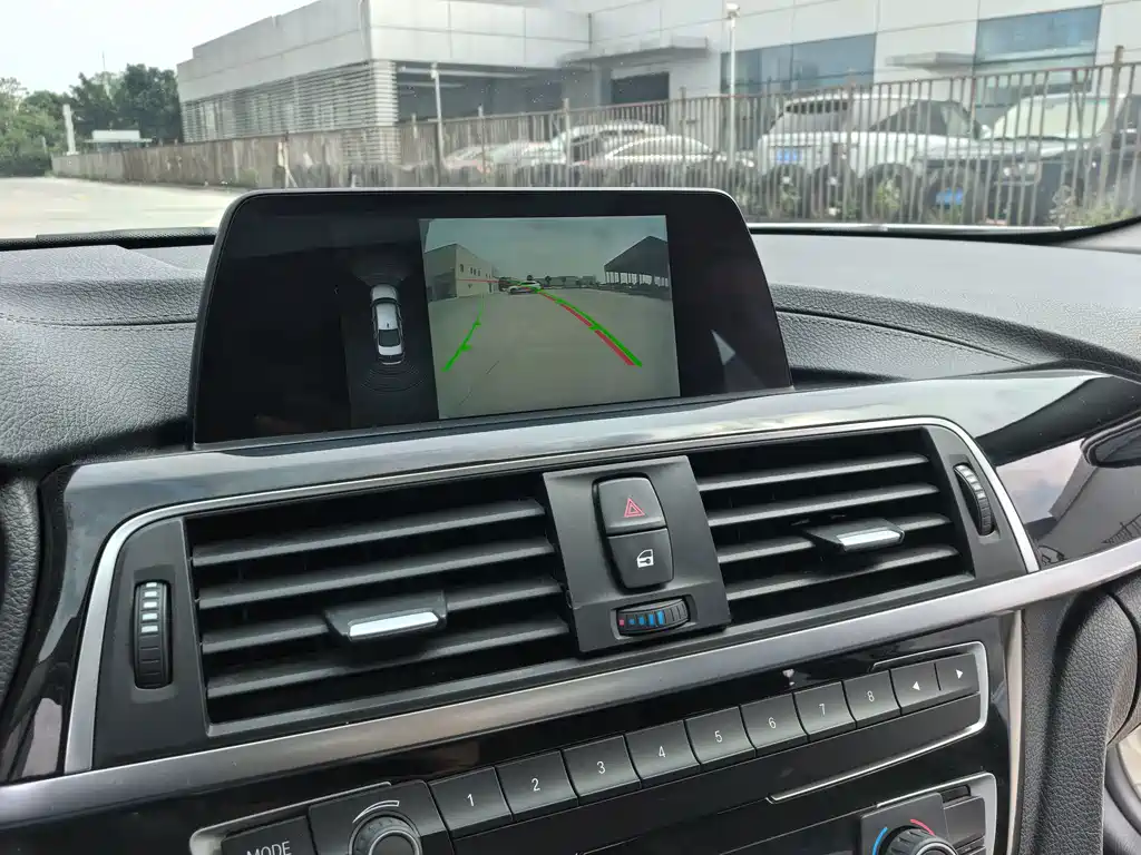 BMW 3 Series 2017 — фото 15