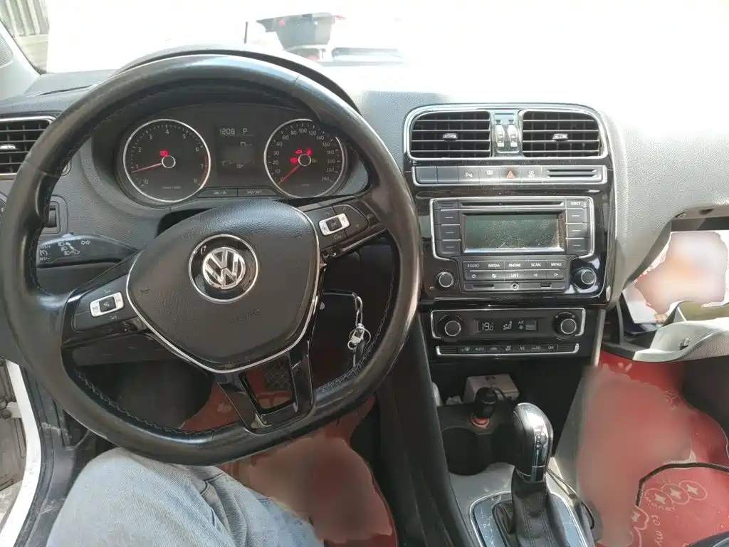 Volkswagen Polo 2015 — фото 13