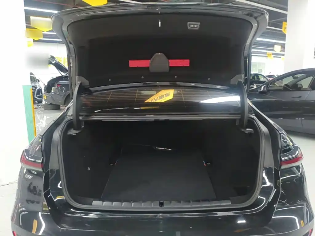 BMW i7 2023 — фото 19