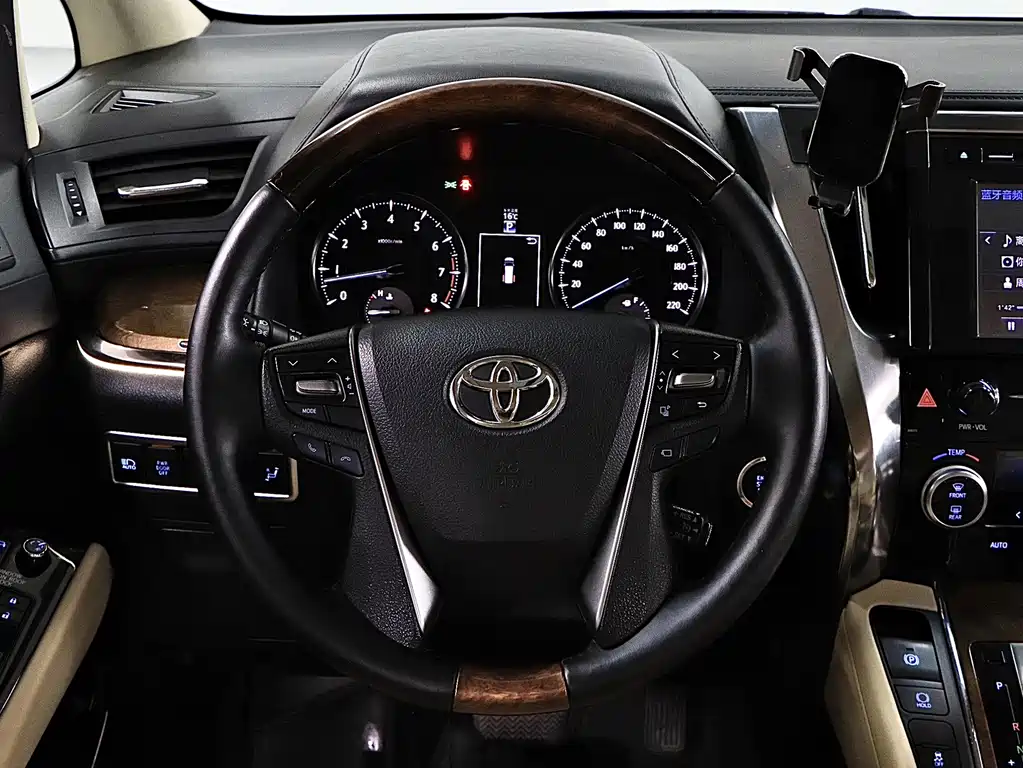 Toyota Alphard 2016 — фото 10