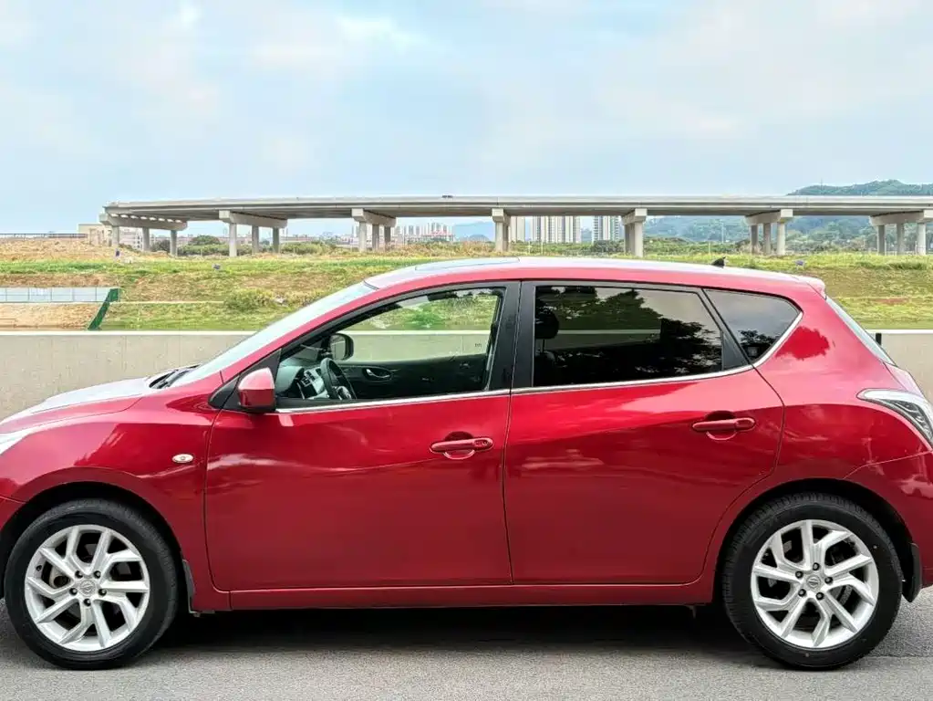 Nissan Tiida 2013 — фото 5