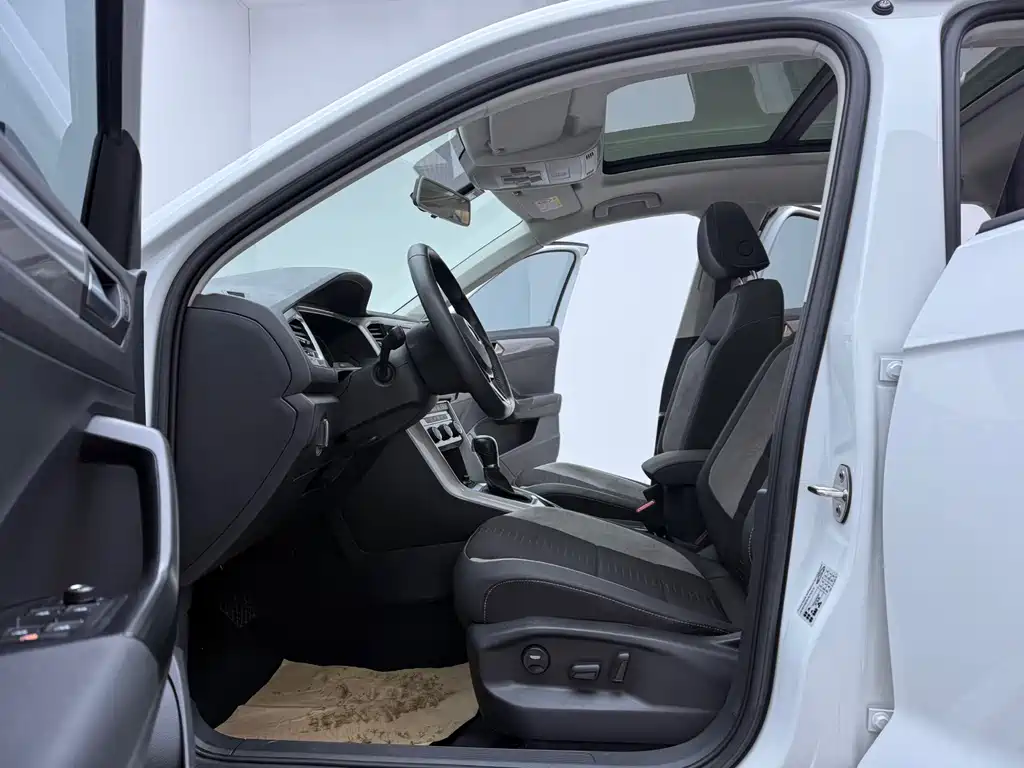 Volkswagen T-Roc 2023