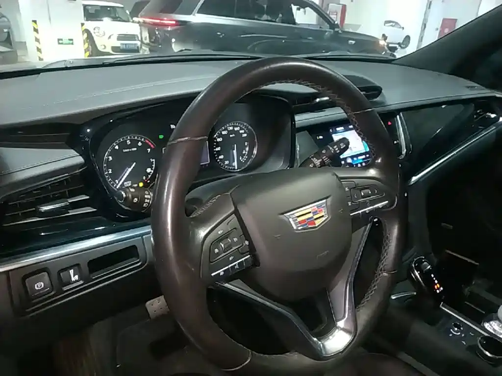 Cadillac XT6 2021 — фото 10