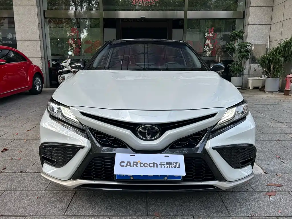 Toyota Camry 2023 — фото 3