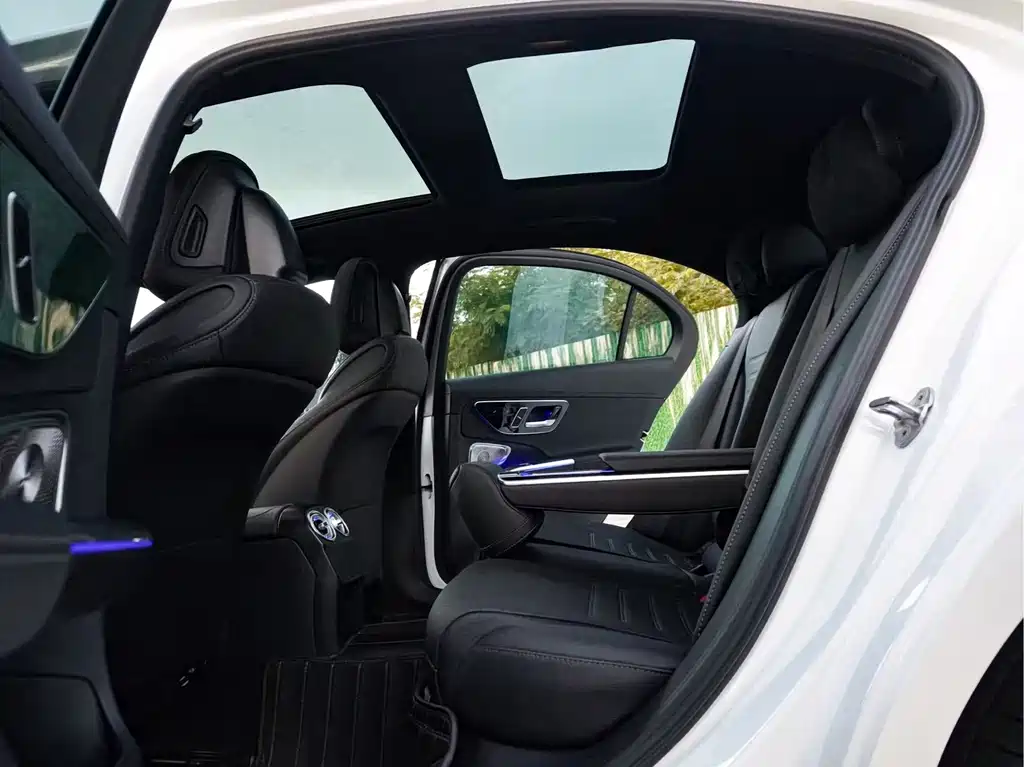 Mercedes-Benz C-Class 2023 — фото 10