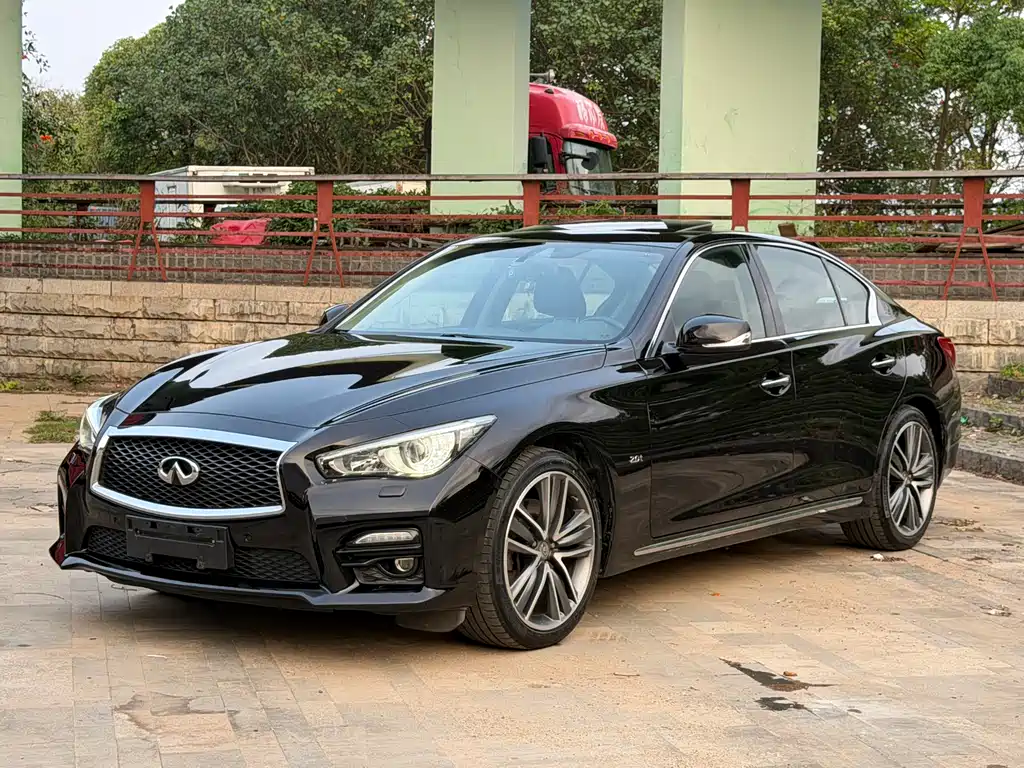 Infiniti Q50L 2015 — фото 1