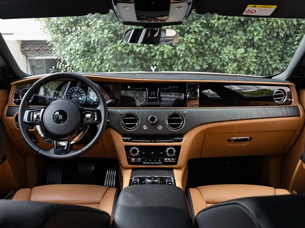 Rolls-Royce Ghost 2023 — фото 11