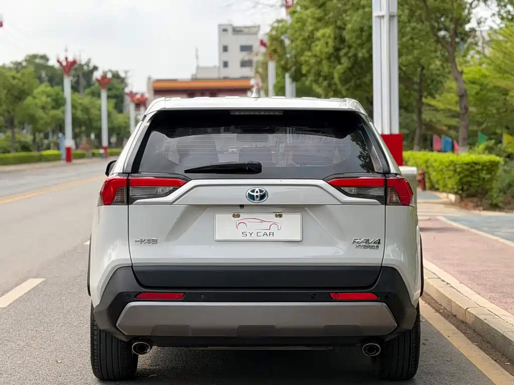 Toyota RAV4 2020 — фото 4