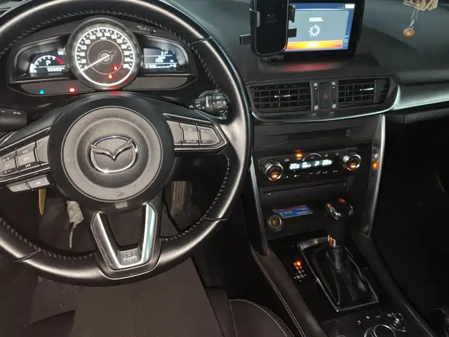 Mazda CX-4 2018 — фото 12