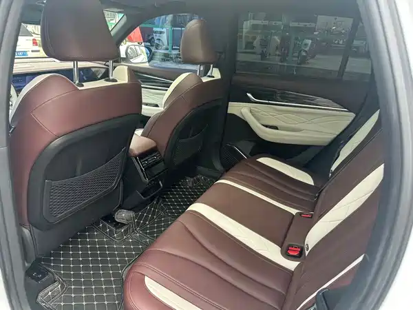 Geely Xingyue L 2023