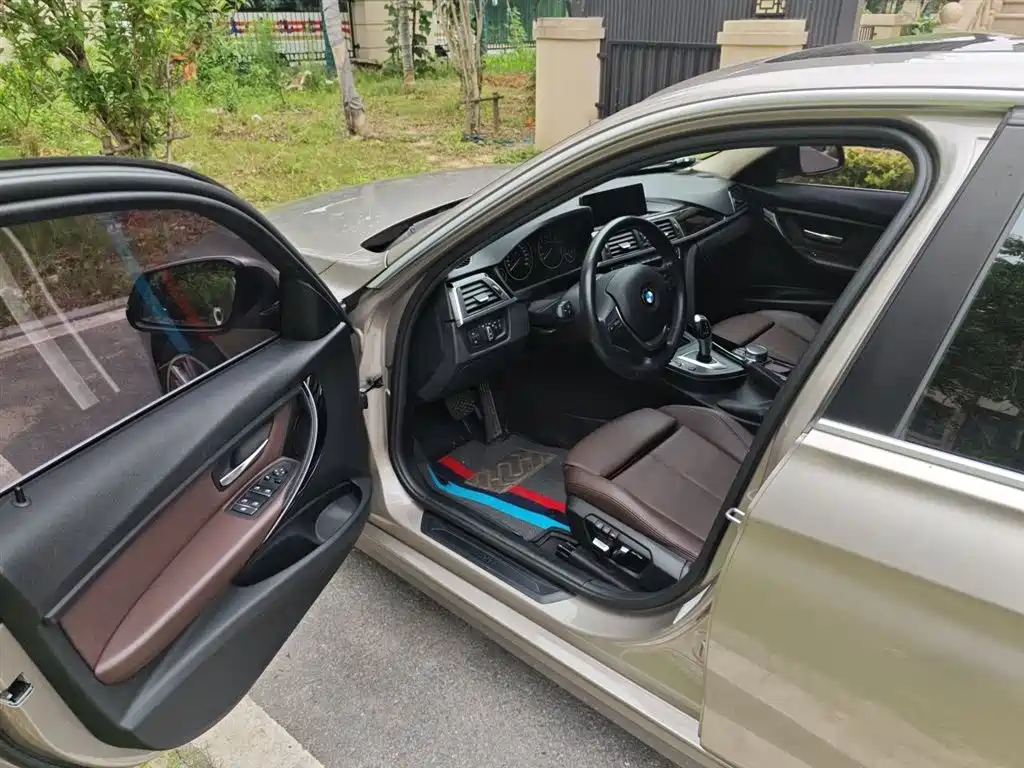 BMW 3 Series 2019 — фото 12