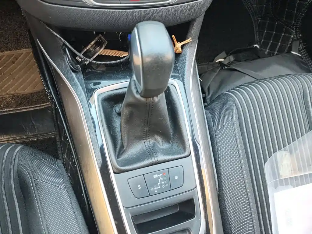 Peugeot 408 2015 — фото 10