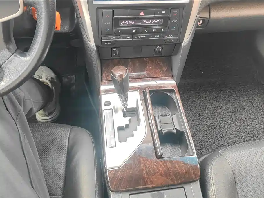 Toyota Camry 2015 — фото 16