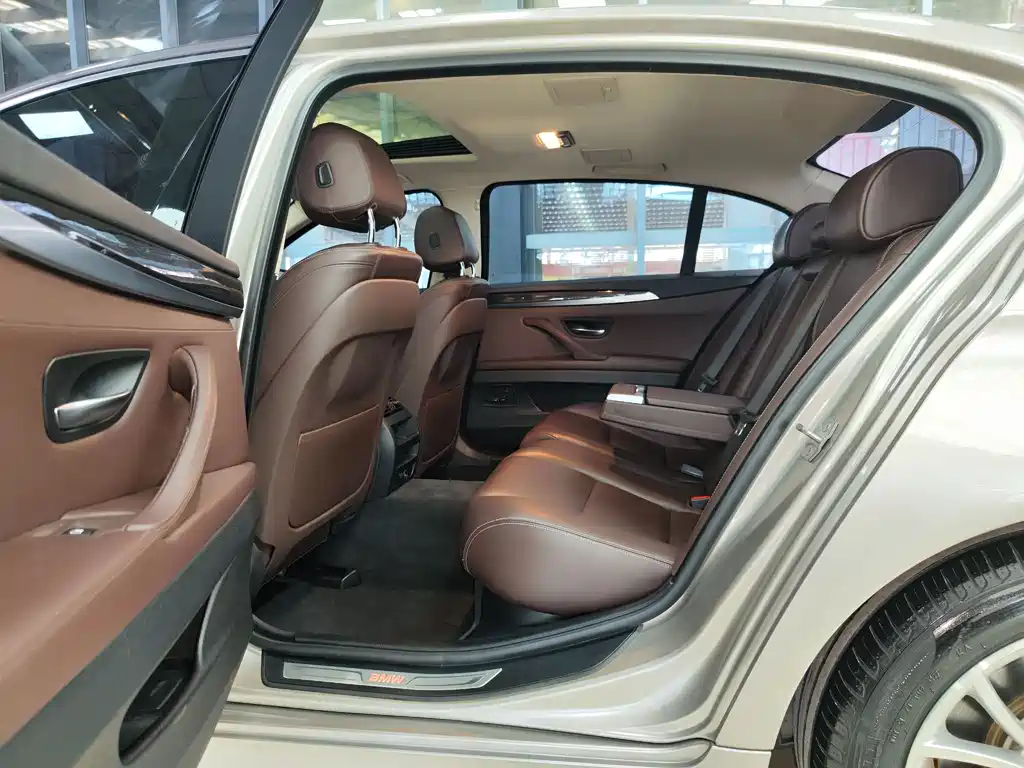 BMW 5 Series 2015 — фото 8