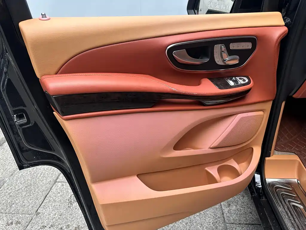 Mercedes-Benz V-Class 2019 — фото 10