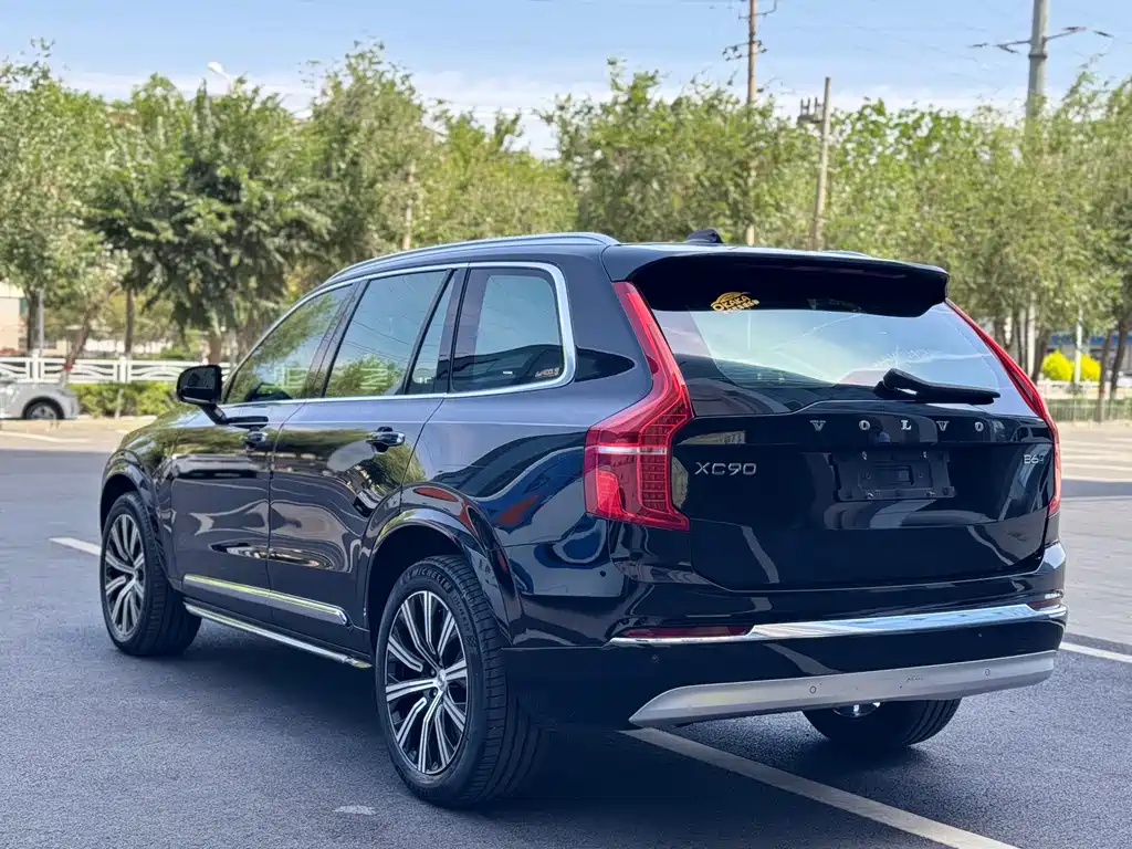 Volvo XC90 2022 — фото 12