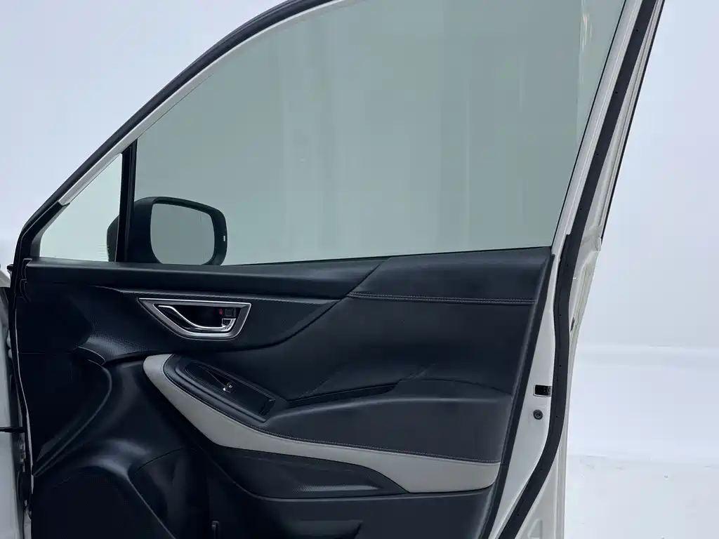 Subaru Forester 2023 — фото 11