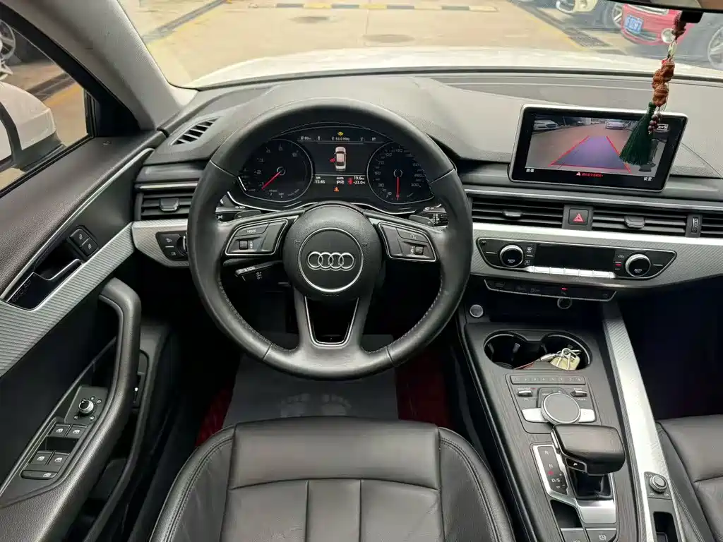 Audi A4L 2017 — фото 7