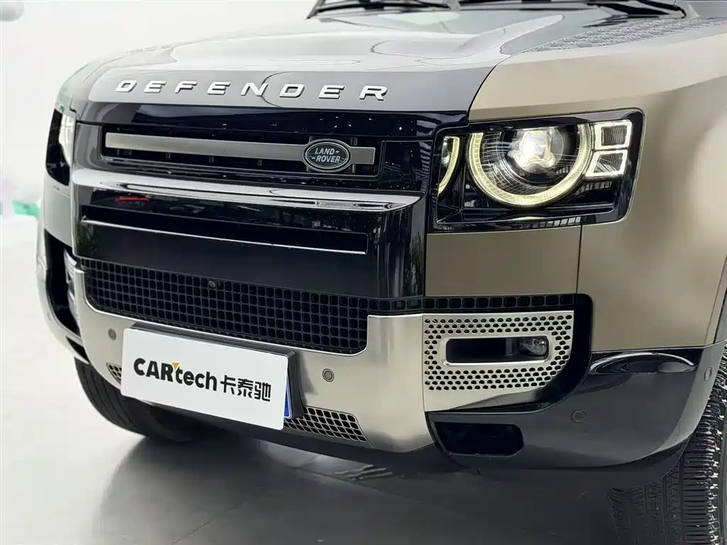 Land Rover Defender 2023 — фото 33