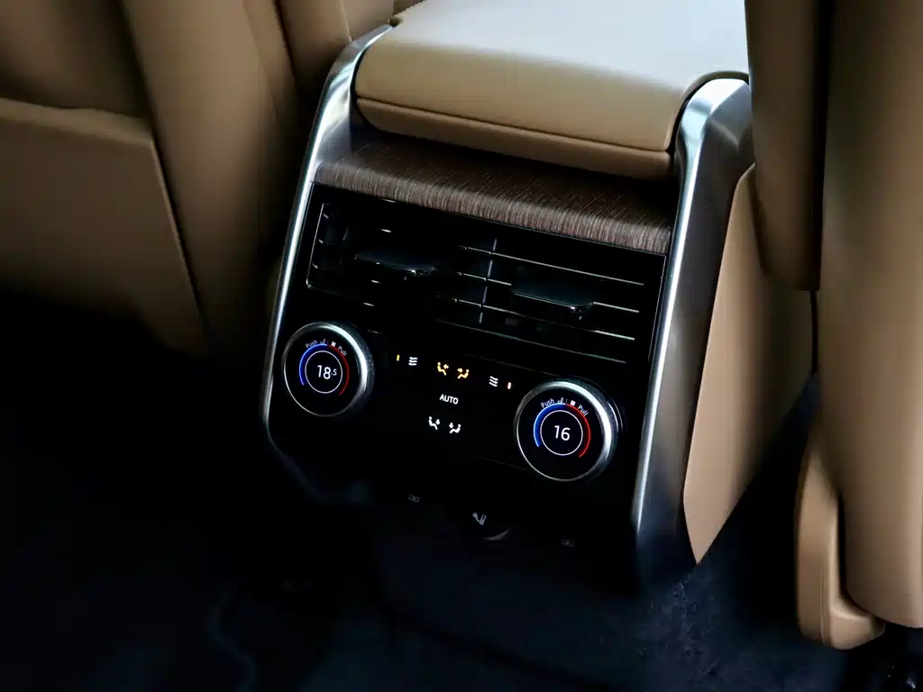 Land Rover Range Rover 2023 — фото 16