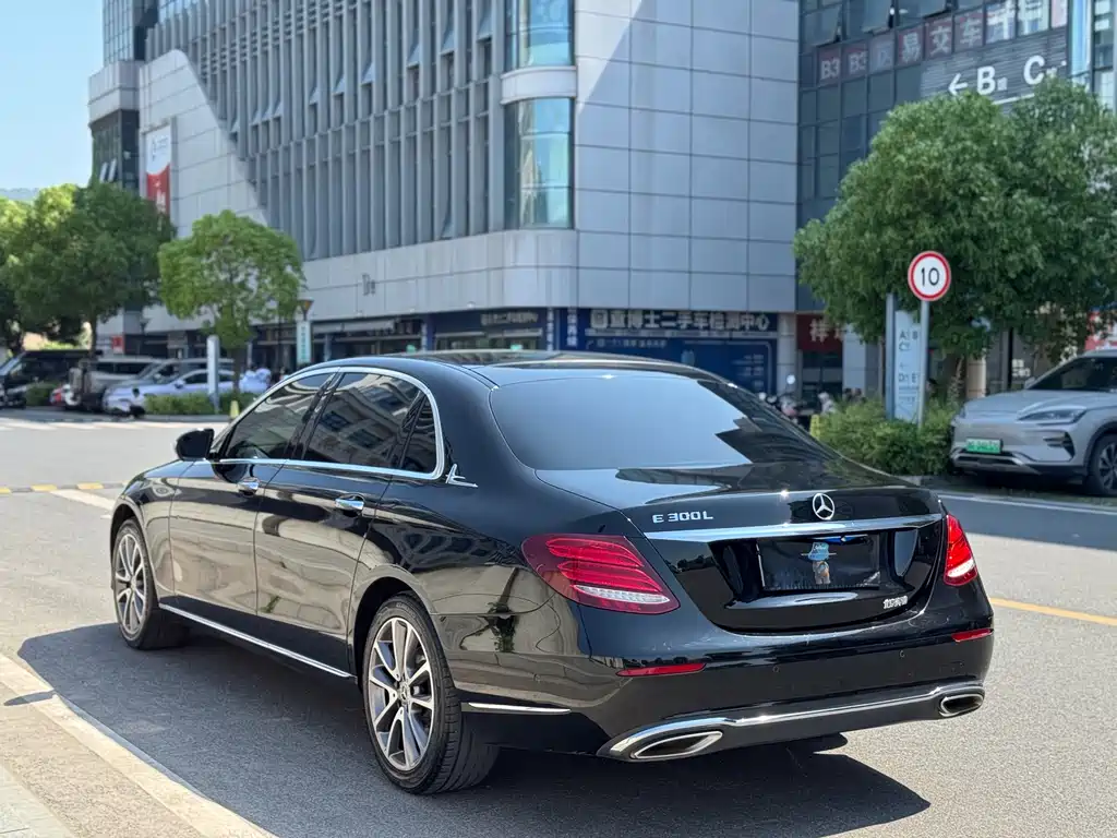 Mercedes-Benz E-Class 2020 — фото 12