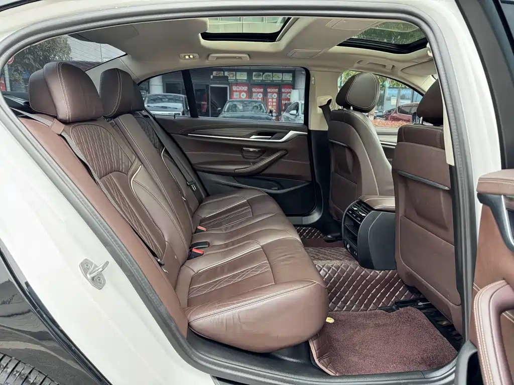 BMW 5 Series 2020 — фото 14