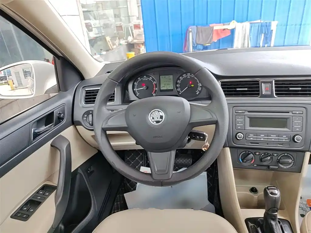Skoda Rapid 2014 — фото 10