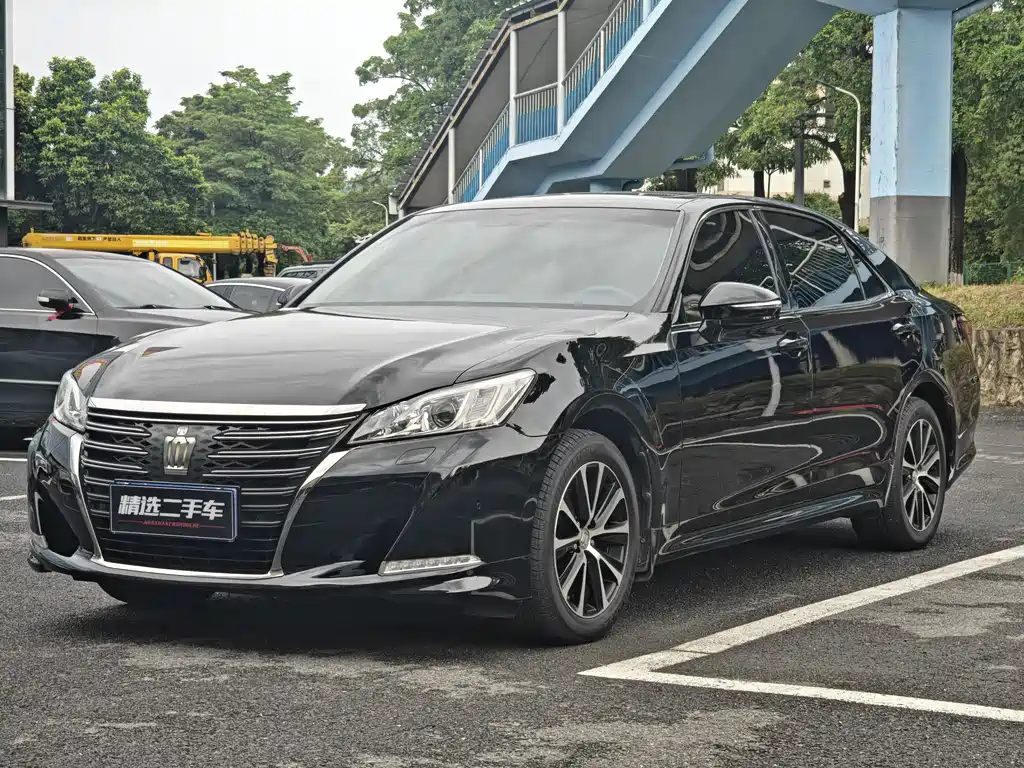 Toyota Crown 2018 — фото 1
