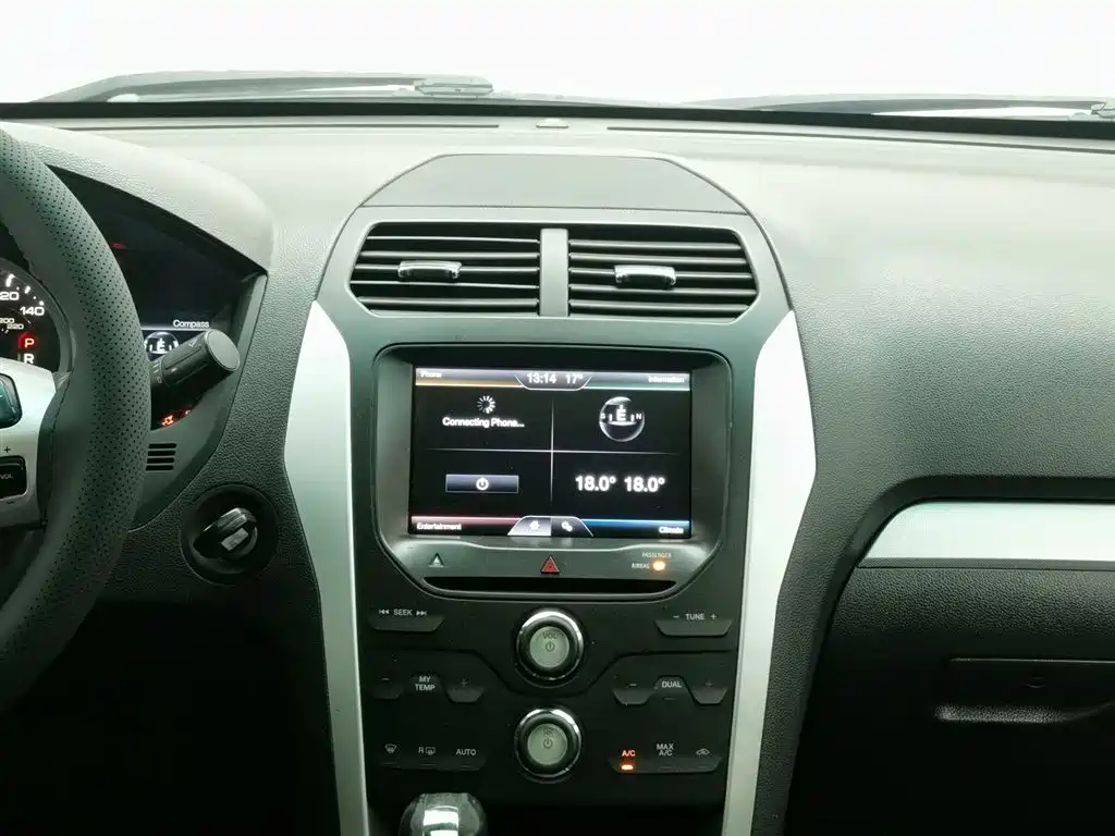 Ford Explorer 2015 — фото 20