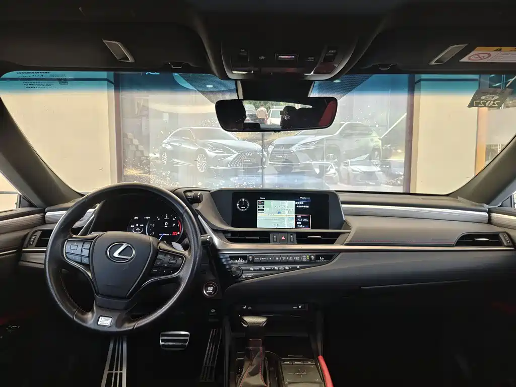 Lexus ES 2019 — фото 19