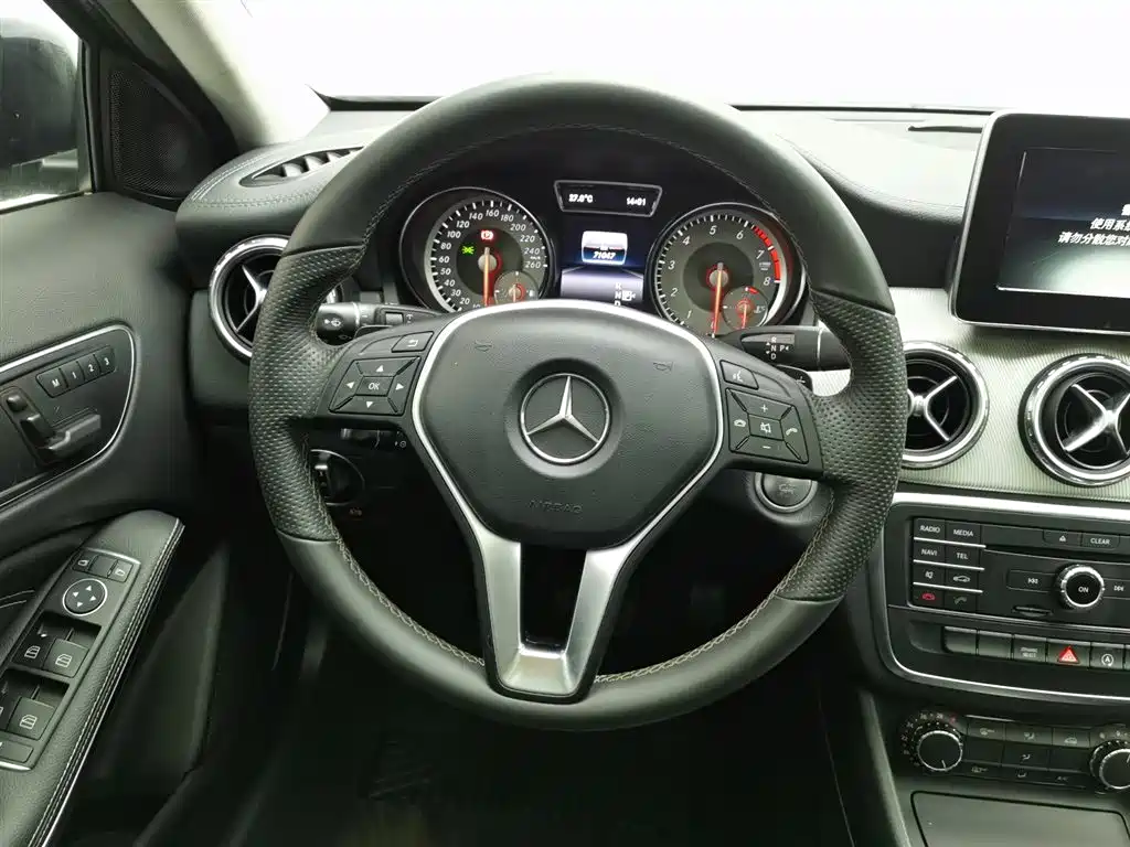 Mercedes-Benz GLA 2016 — фото 11
