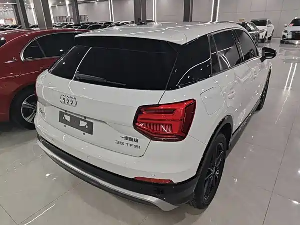 Audi Q2L 2020