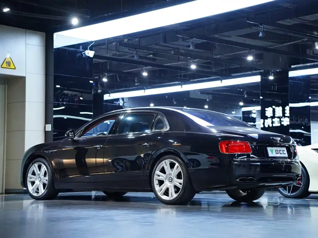 Bentley Flying Spur 2014 — фото 15