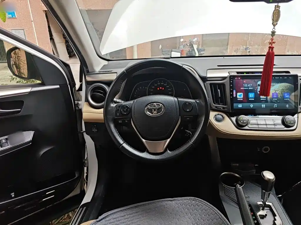 Toyota RAV4 2015 — фото 6