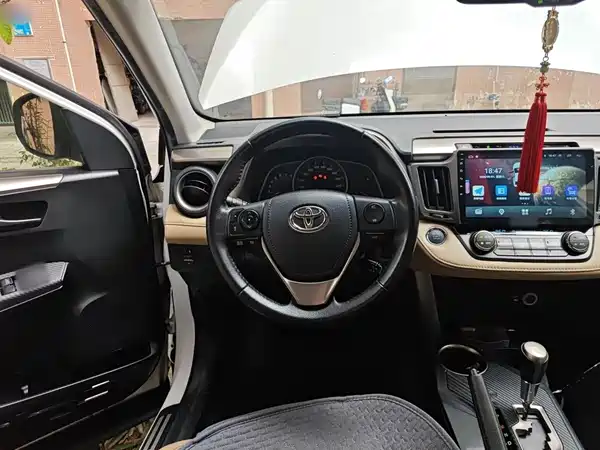 Toyota RAV4 2015