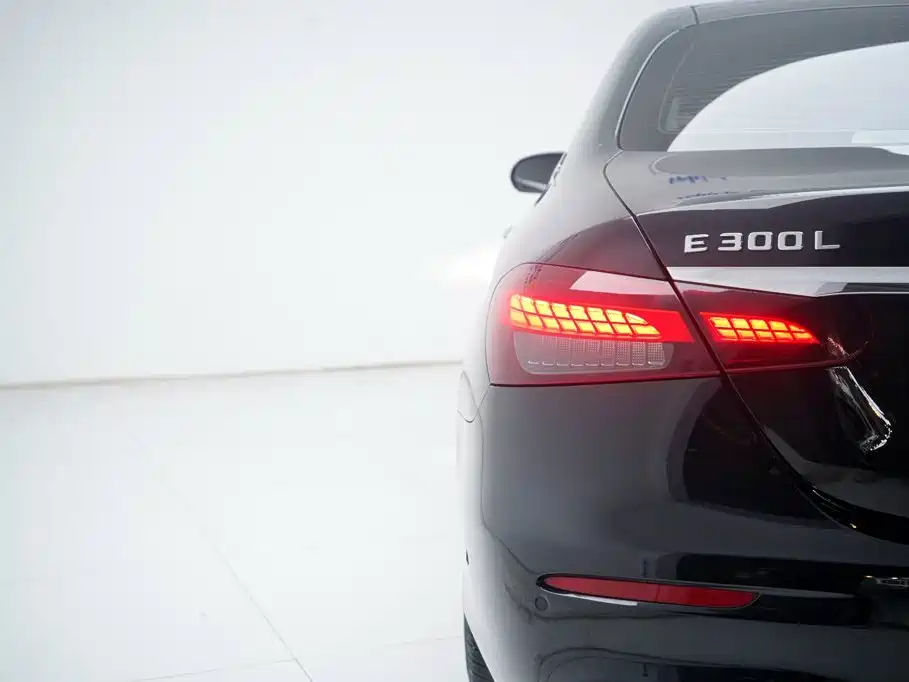 Mercedes-Benz E-Class 2021 — фото 13