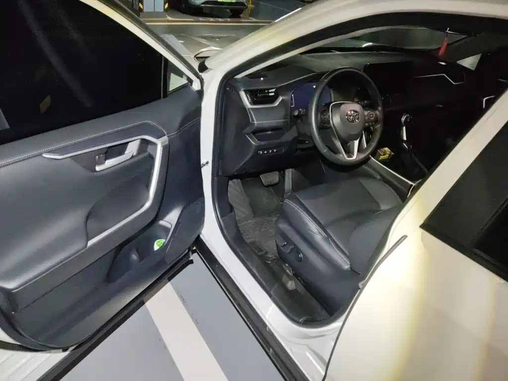 Toyota Wildlander 2023 — фото 12