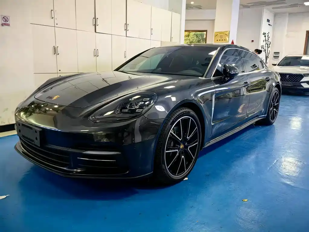Porsche Panamera 2019 — фото 1