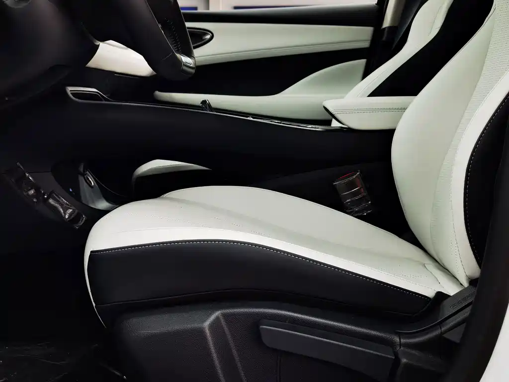 BYD Seal 05 DM-i 2025 — фото 14